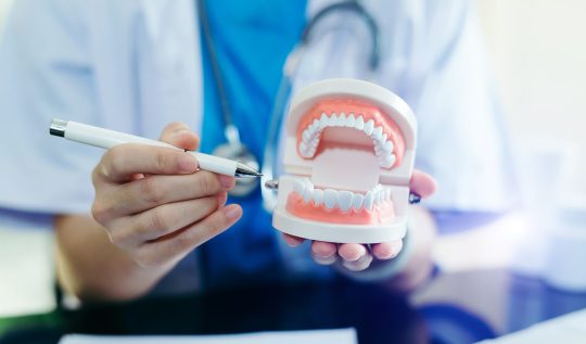 7 signs that you are at risk of losing your teeth and what to do to avoid it