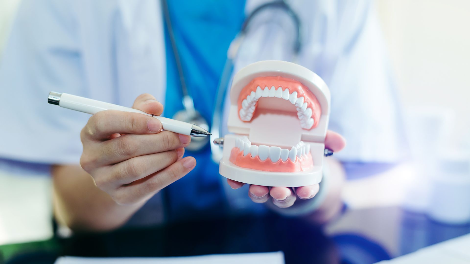 7 signs that you are at risk of losing your teeth and what to do to avoid it